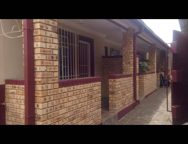 10 BEDROOM HOUSE FOR SALE IN BELLEVUE